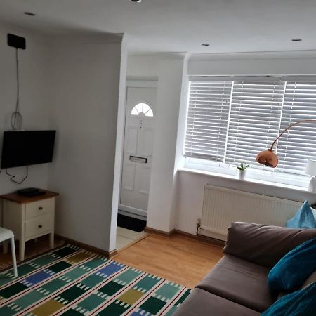 Molesey Near Hampton Court, Viking Short Stays West Molesey Экстерьер фото