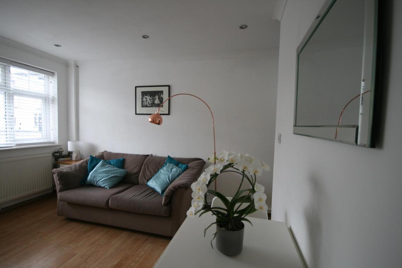 Molesey Near Hampton Court, Viking Short Stays West Molesey Экстерьер фото