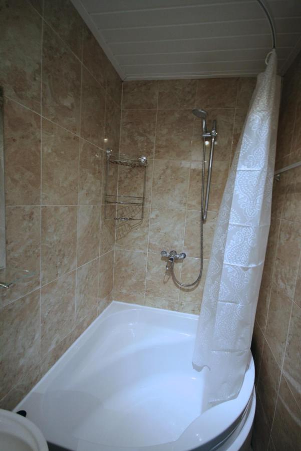 Molesey Near Hampton Court, Viking Short Stays West Molesey Экстерьер фото